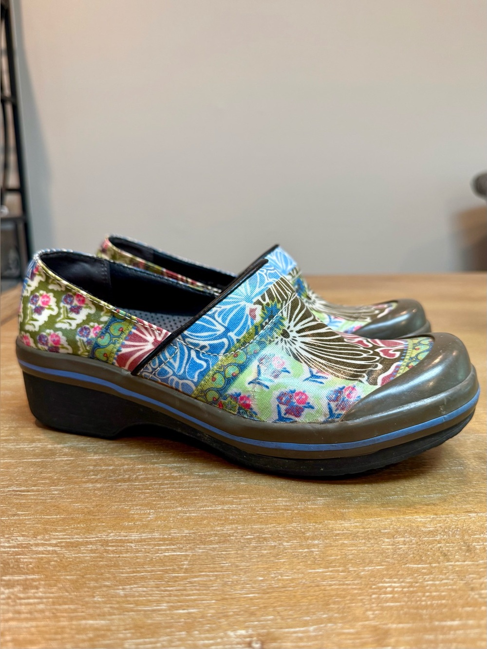 Dansko Volley Patchwork Floral Clogs Coated Canvas Vegan Size 37 (6 1/2-7)